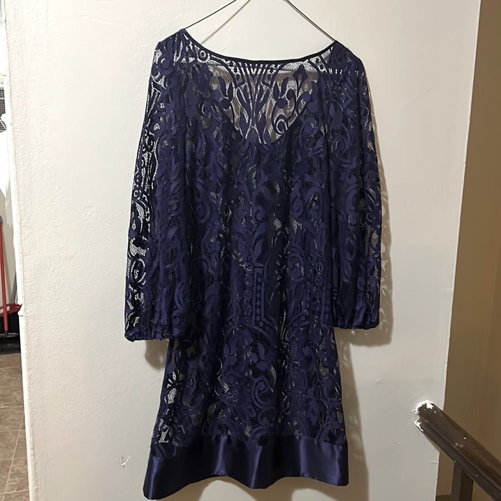Sz 6 Purple Lace mini dress with 3/4 length sleeves Laundry by Shelli Segal